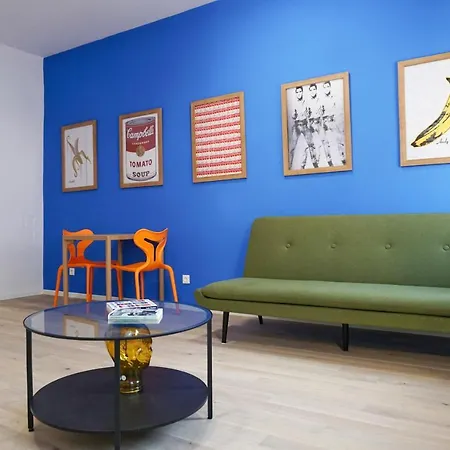 Vibrant Design Apartments - Full Kitchen - Wi-Fi - 18 Mins To City Centre