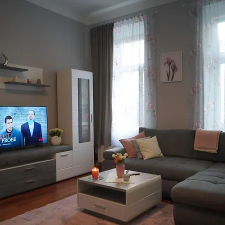 Neu-Mobliertes Apartment Nahe Zentrum