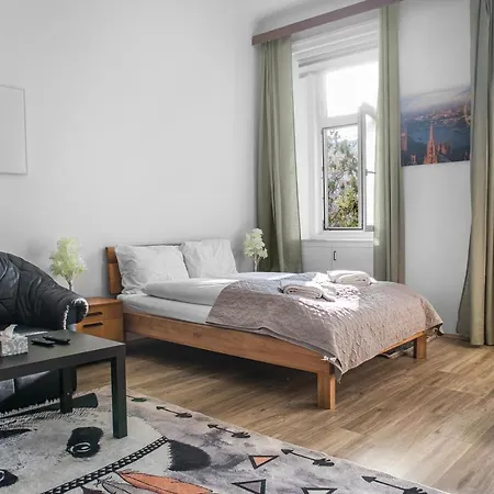 Cozy 1Br Apt. Near Millenium Tower & Danube River Apartment
