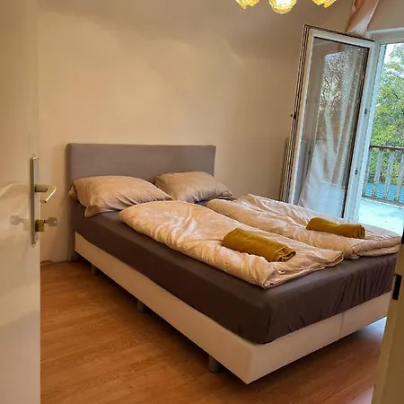 Breathtaking Shared Villa Near Danube River /W Garden And Parking