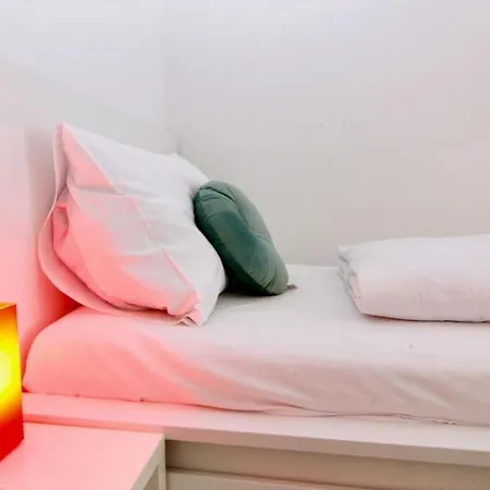 Central Vienna Charm - Comfortable 3-Br Stay