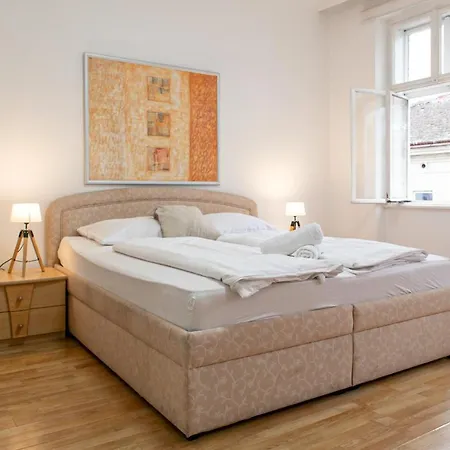 Budget City Stay - Near Wiener Stadthalle Ideal For Longstays