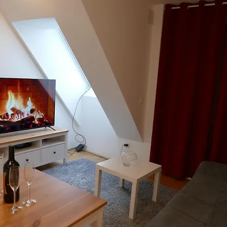 Cosy Modern Apartment With A/C And Balcony