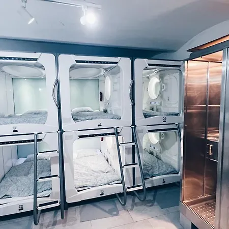 Space One Vienna - Simple Living In The Center