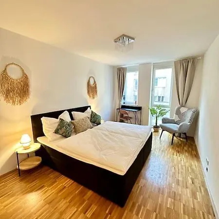 3-Room Vienna Centrale Suite