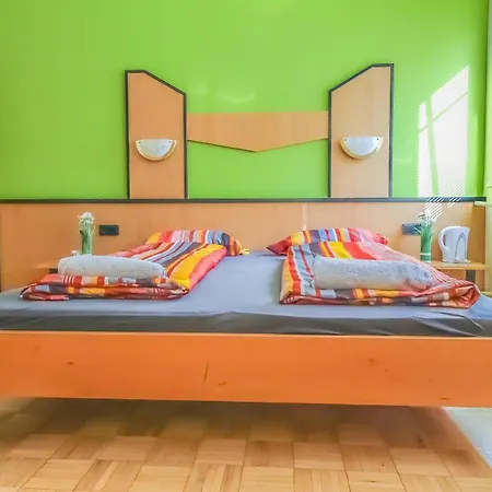 Q Economic Studio 2P Bs A Apartment