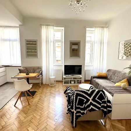 Cozy City Apartment Close To Metro - Self Check-In