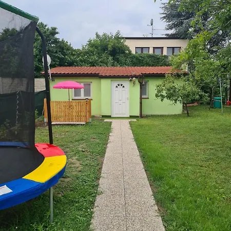 Small-Comfy Guest House In Donaustadt Garden - Not Shared!