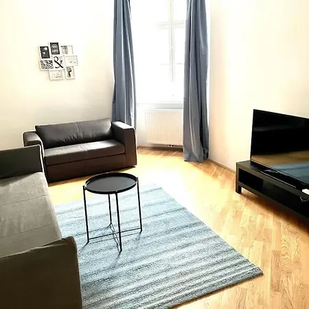 Brand New & Spacious Apartment In The City Centre