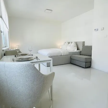 White House Vienna Apartment