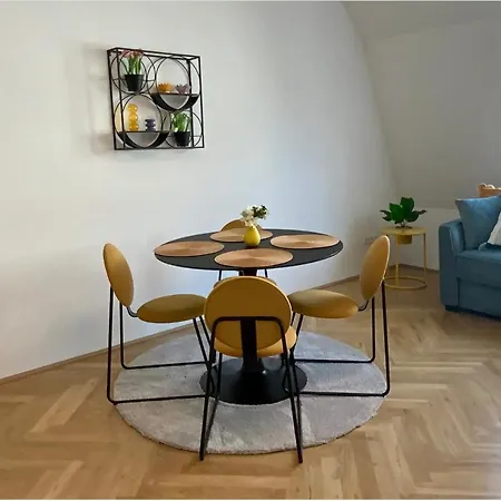 Freshly Renovated Apartment In Trendy Area L Hg21