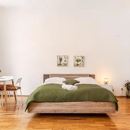 Sweet 2Br Apt Perfect For Longstays Near Rennweg