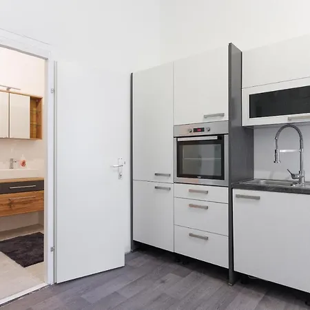 Central, Modern, Big Apartment