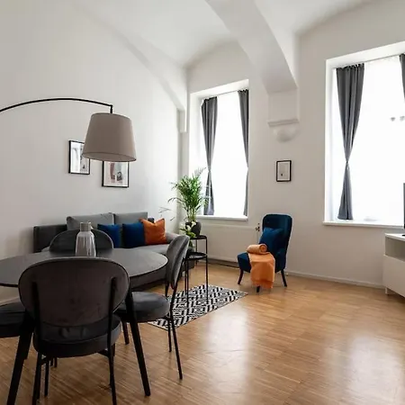 Pristine 1Br Steps From City By Hm