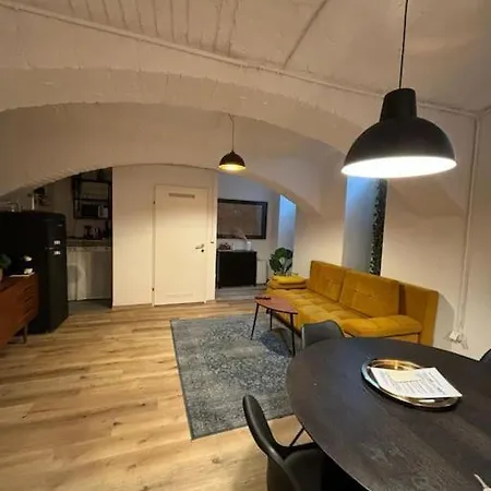 Ferienwohnung Trendy Souterrain Loft - Near City Center