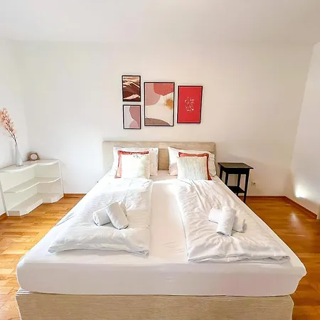 Feelhome-Prater-Ausblick-Terrasse-6 Gaeste-Wifi-Smart Tv