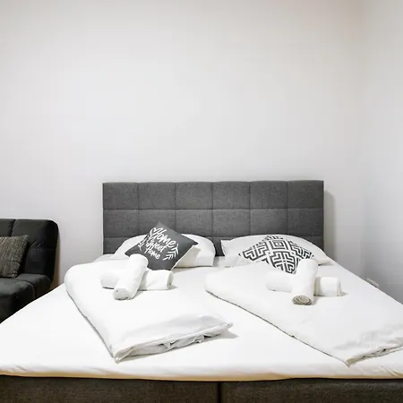 Royal-Haven Apartment