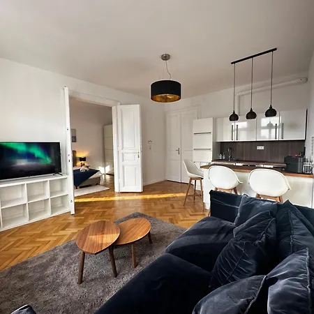 Luxury 3 Bedroom Apartment Near Schoenbrunn Palace