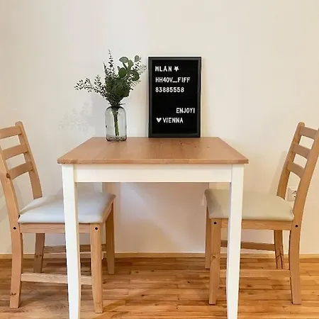 Mariahilfer Street Apartment