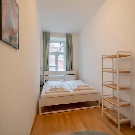 Spacious Apartment Mitten In Wien