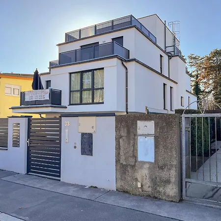 Noblenest: Terrasse - Netflix - Kaffee Apartment
