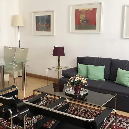 Quiet 2-Room Flat, Walking Distance To City Centre