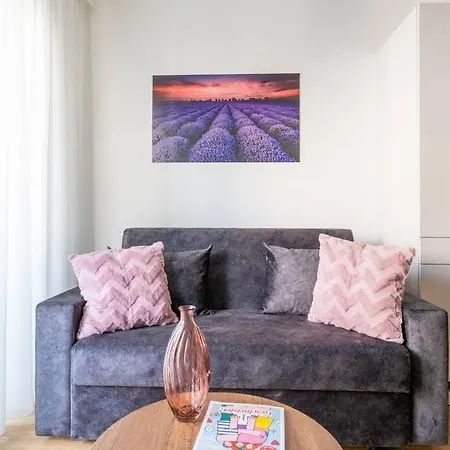 Апартаменти 1Br Excellence, Fast To Centre By Hm