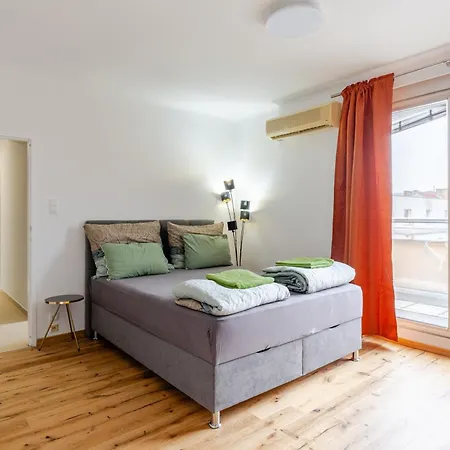 10 Minutes To City Centre And Next To Wien Hbf And Easy From Airport