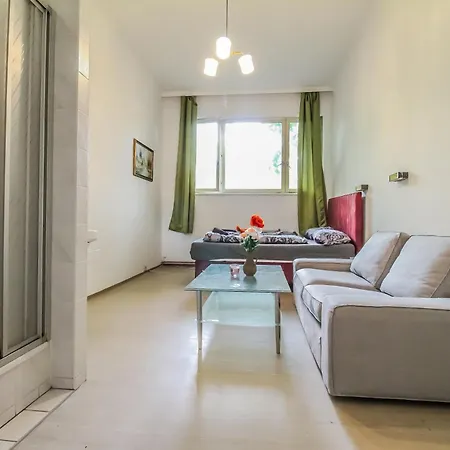 Room In Huetteldorfer Strasse Area Bs 4Pa Db Sb Sf