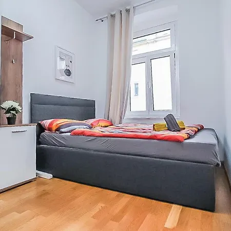 Apartment In Josefstaedter Strasse Area