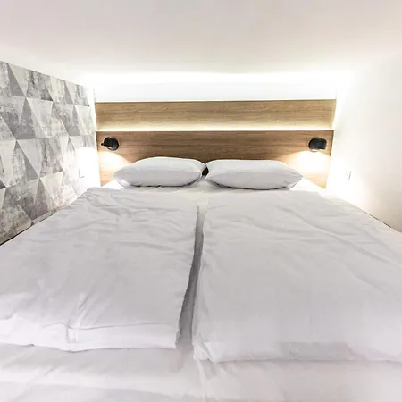 Zeus Design Apartments