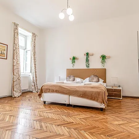 Timeless Vienna: 2Br Apt In The Historic District