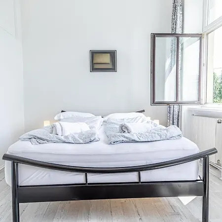 Comfy 3Br Shared Apartment - U6 Subway, Danube & Millenium City