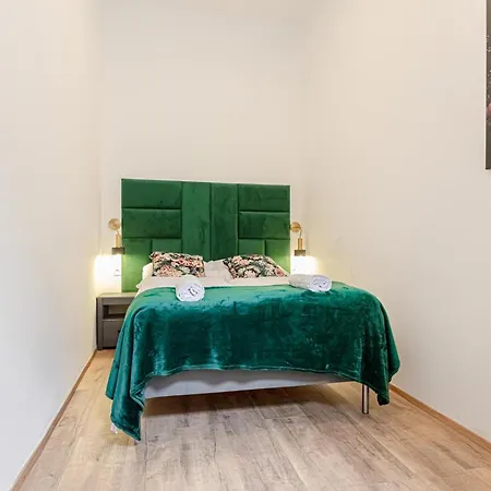 18 Min To City Center Via U3 - Lovely 1Br Ground Floor Gem