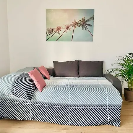 90 M2 Central Apartment With Balcony