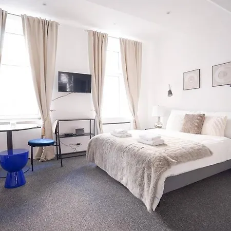 Fabulous Studio Near Center