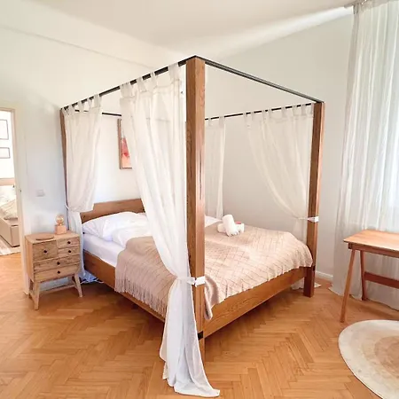 Cozy Apartment In Quiet Location, Fast Train Station 100M Away, Contactless Check-In