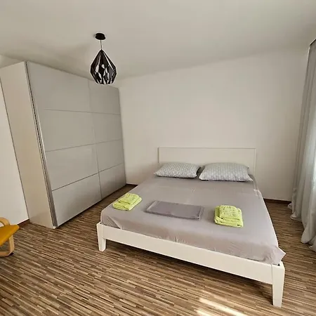 Jonas Apartment, 2 Br