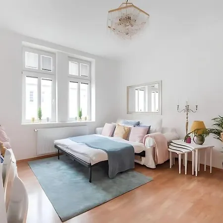 Long Term Stay I 2 Min To U1 Columbusplatz I High Speed Wifi