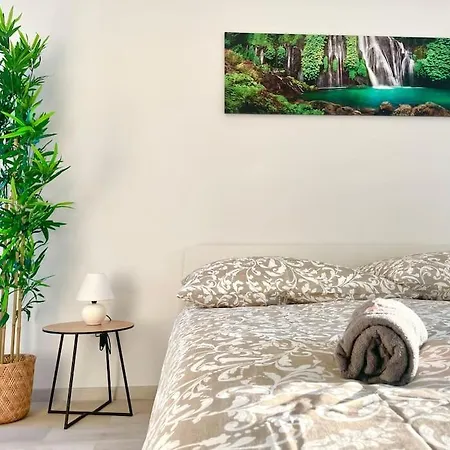 Stylish Apartment With Garden
