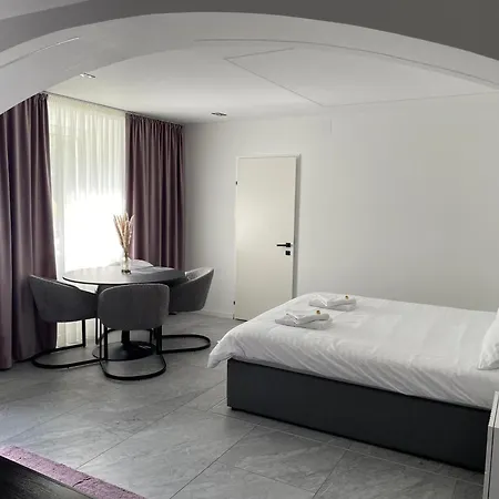 Hagenauer House Apartment