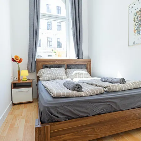 Rooms In A Shared Apartment, 6Min To Lugner City