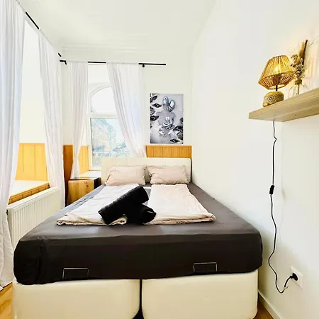 10 Bedroom Apartment For Groups, 8-Min To Rathausplatz