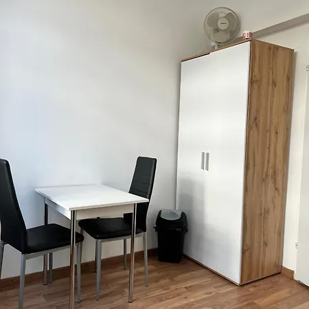 Affordable 3Br Apt Prime Location In Vienna