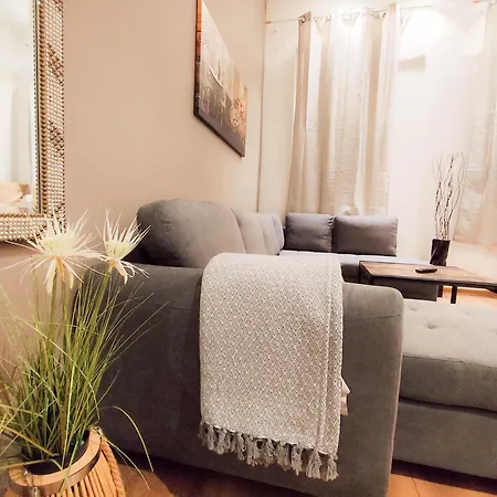 Cozy Apartment 2 In Central Location With Free Parking