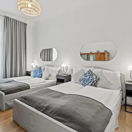 Spacious 2 Bedroom I 2 Minutes To Metro And Train Station