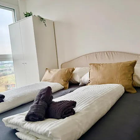Stylish Modern Apartment With Terrace & Free Parking