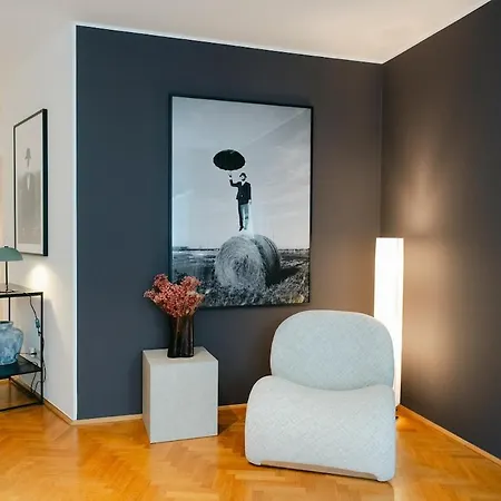 Cozy Corner Perfect For 4 To 6 Hip Area And Parking Apartment