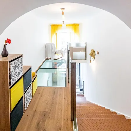 Golden Lion Apartment By Jr City Apartments