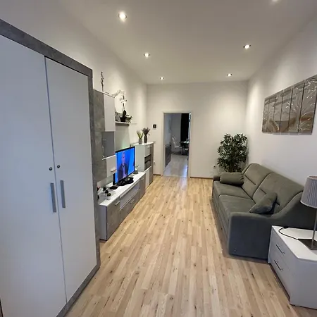 Schoene, Helle Wohnung In Stadtnaehe